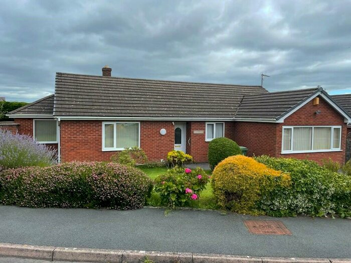 3 Bedroom Detached Bungalow For Sale In Nantlais, LL11