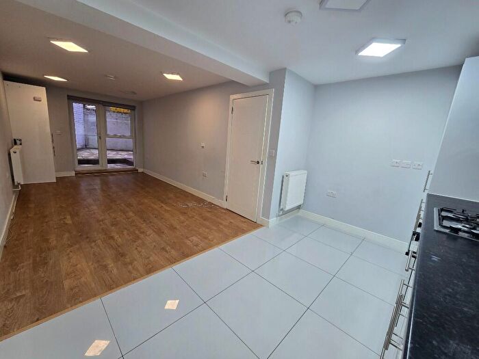 1 Bedroom Flat To Rent In Green Lanes, London, N16