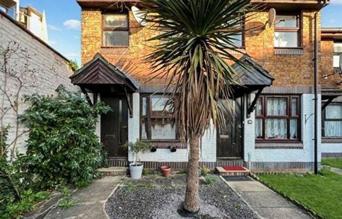 3 Bedroom End Of Terrace House To Rent In Longbridge Way, London, SE13