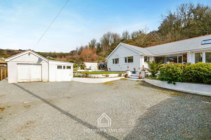 3 Bedroom Bungalow For Sale In Earls Drive, Kingsand, PL10