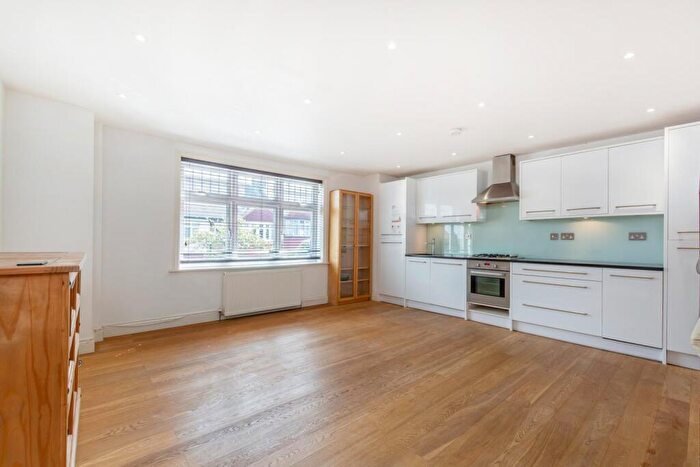 2 Bedroom Flat For Sale In Glennie Road, West Norwood, SE27