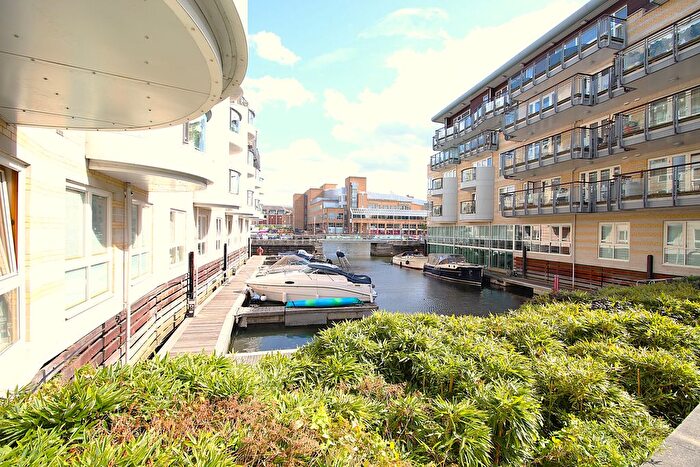 2 Bedroom Flat To Rent In Marina Place, Hampton Wick, KT1