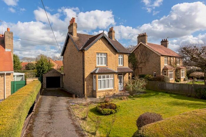 3 Bedroom Detached House For Sale In Ashdale Road, Helmsley, York, YO62