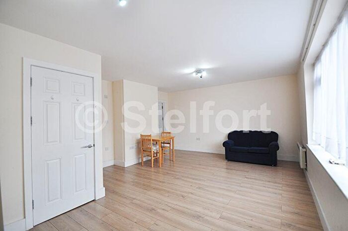 Flat To Rent In Romford Road, London, E7