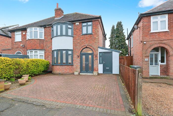 3 Bedroom Semi Detached House For Sale In Cardinals Walk, Leicester, LE5