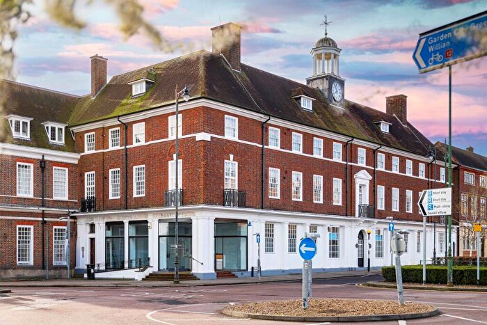 2 Bedroom Apartment For Sale In Broadway, Letchworth Garden City, SG6