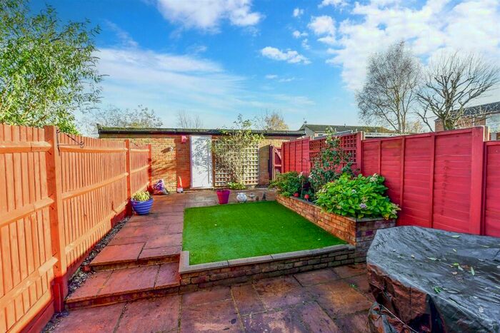 2 Bedroom End Of Terrace House For Sale In Ayelands, New Ash Green, Longfield, Kent, DA3