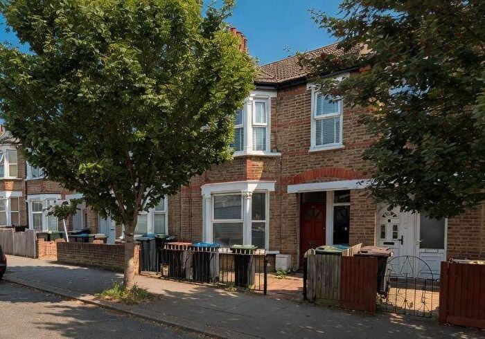 2 Bedroom Flat For Sale In Archer Road, South Norwood, London, SE25