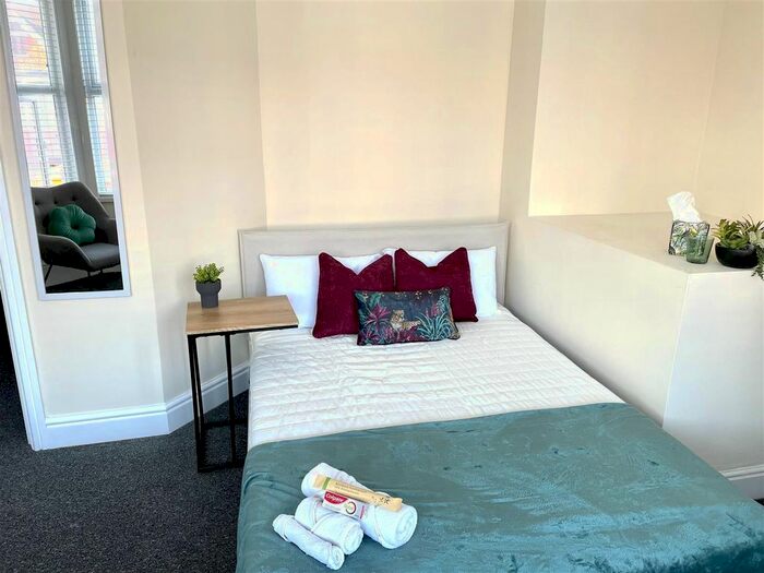 4 Bedroom Property To Rent In London Road, Westcliff-On-Sea, SS0