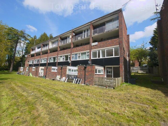 3 Bedroom Maisonette To Rent In Leaf Close, Northwood, HA6