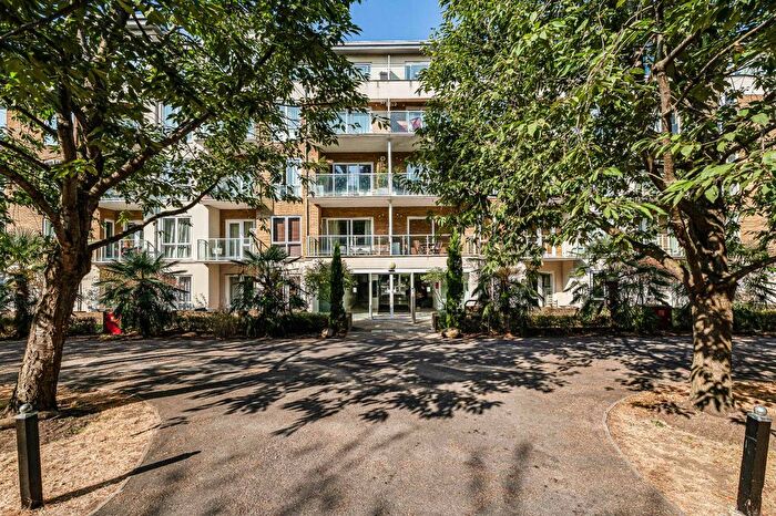 2 Bedroom Flat To Rent In Melliss Avenue, Kew, TW9