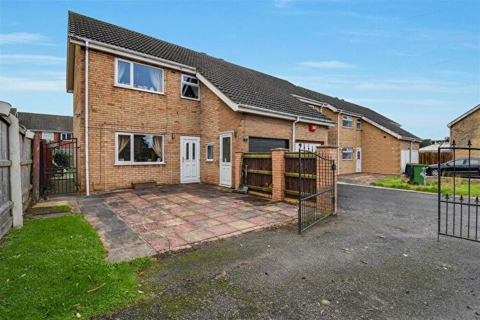 3 Bedroom House For Sale In Kishorn Court, Immingham, DN40