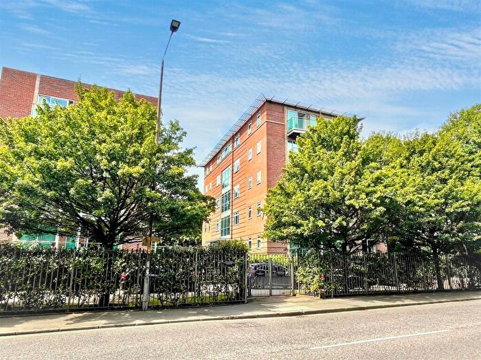 2 Bedroom Apartment To Rent In Palatine Road, Manchester, M20