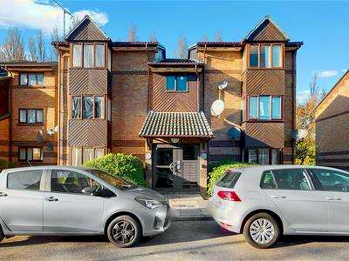 1 Bedroom Studio Flat To Rent In Harp Island Close, Neasden, NW10