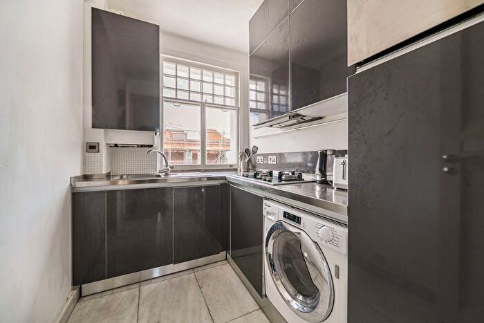 2 Bedroom Flat To Rent In Tedworth Square, Chelsea, London, SW3