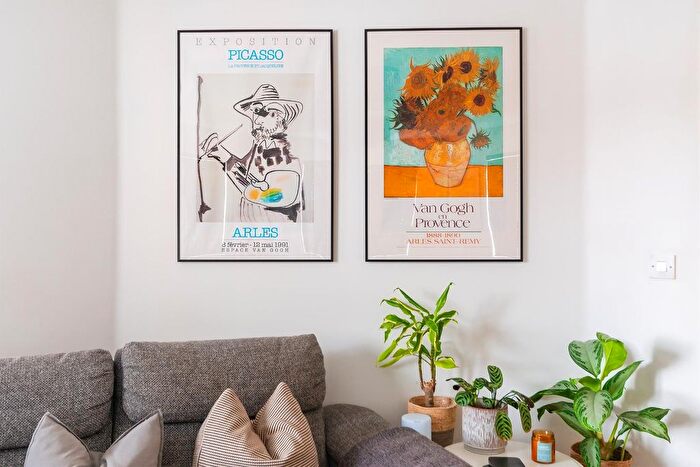 2 Bedroom Flat For Sale In Latimer Close, Brislington, BS4