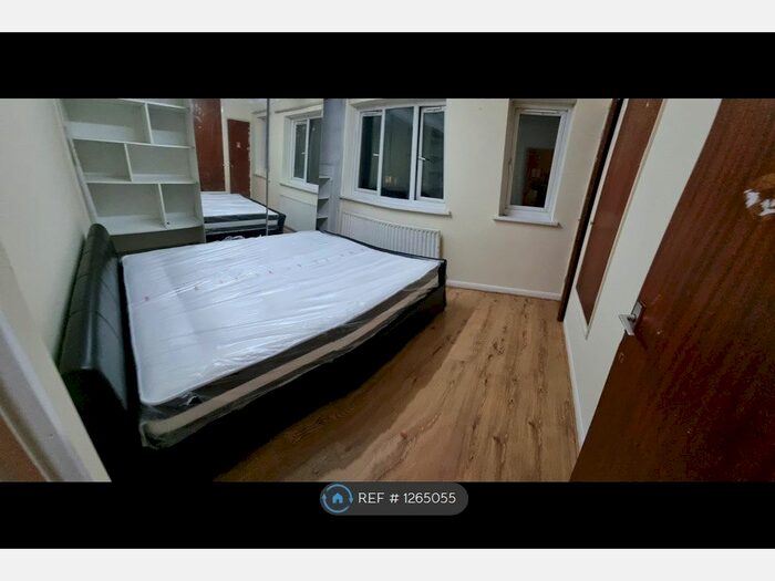 2 Bedroom Terraced House To Rent In Harte Road, Hounslow TW3