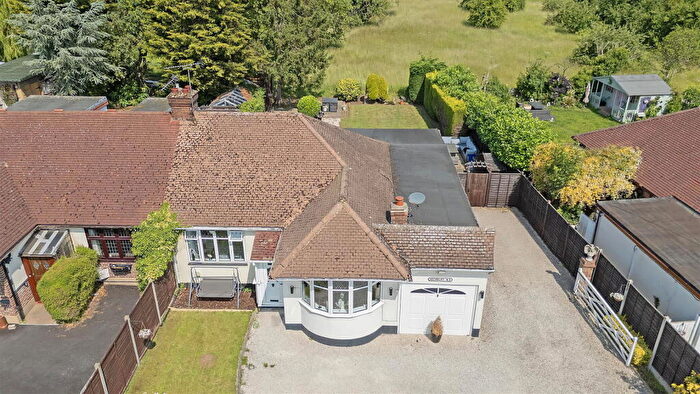 3 Bedroom Semi-Detached Bungalow For Sale In Tylers Road, Roydon, CM19