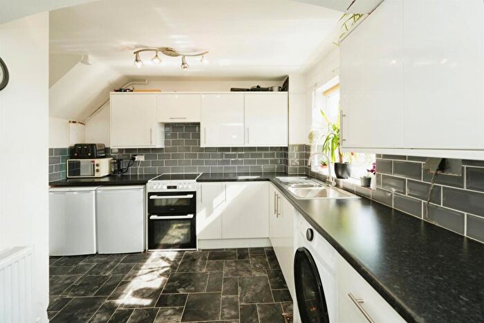 3 Bedroom End Of Terrace House For Sale In Blakeney Road, Patchway, Bristol, BS34