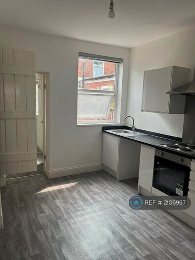 2 Bedroom Terraced House To Rent In Poplar Avenue, Hull, HU5