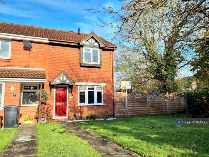 3 Bedroom End Of Terrace House To Rent In Shire Close, Shaw, Swindon, SN5