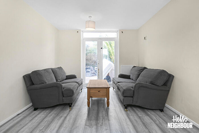 4 Bedroom Terraced House To Rent In Dunston Road, London, SW11