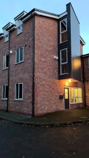 3 Bedroom Apartment To Rent In Daisy Bank Road, Manchester, M14