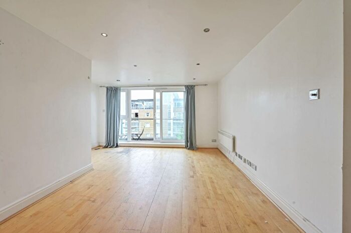 2 Bedroom Flat To Rent In Smugglers Way, Wandsworth, London, SW18