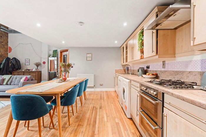 2 Bedroom Flat To Rent In Principal Square, Chatham, E9