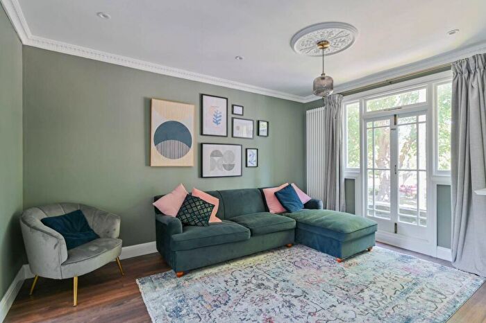 3 Bedroom Flat For Sale In Kingdene Cottage, Lower Green West, Mitcham, CR4