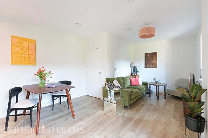 2 Bedroom Flat For Sale In St. Johns Road, New Malden, KT3