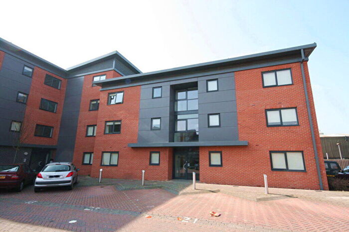 2 Bedroom Flat To Rent In Marshall Road, Banbury, Oxon, OX16