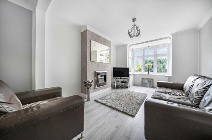3 Bedroom End Of Terrace House For Sale In Birchwood Road, Wilmington, Dartford, Kent, DA2