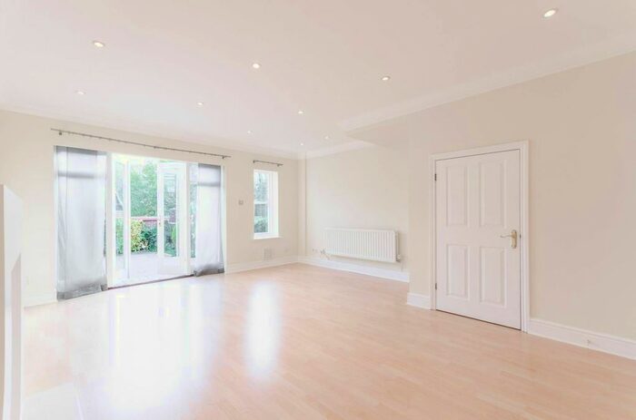 3 Bedroom Property To Rent In Regents Place, Loughton, IG10