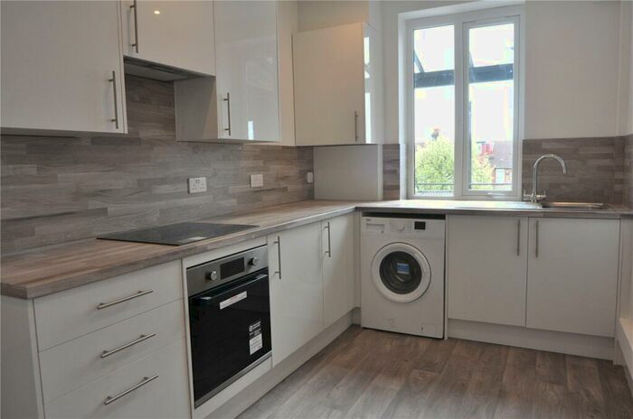 3 Bedroom Apartment To Rent In Green Lanes, London, N13