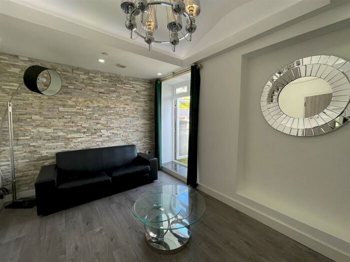 1 Bedroom Flat To Rent In The Parade, Roath, Cardiff, CF24