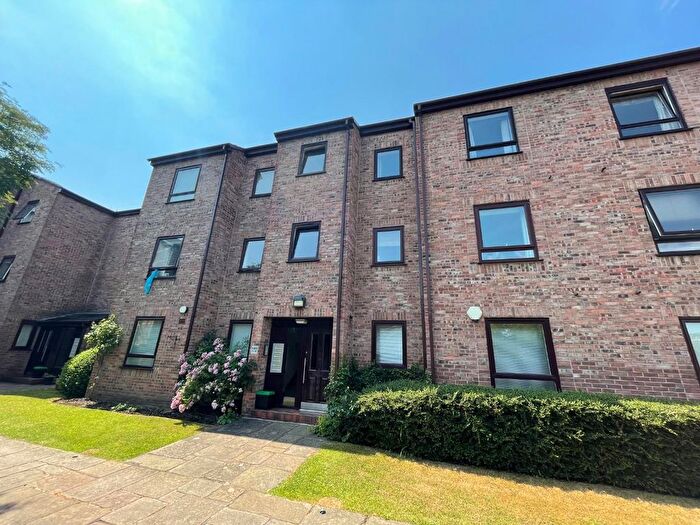 2 Bedroom Flat To Rent In Hale Court, Willow Tree Road, Hale, WA14