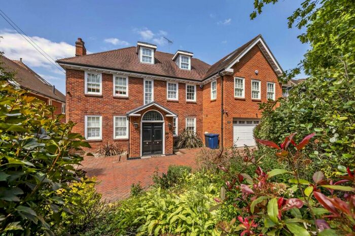 6 Bedroom Detached House To Rent In Milespit Hill, London, NW7