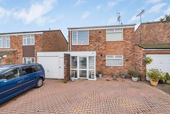 3 Bedroom Link Detached House For Sale In White Horse Road, Windsor, SL4