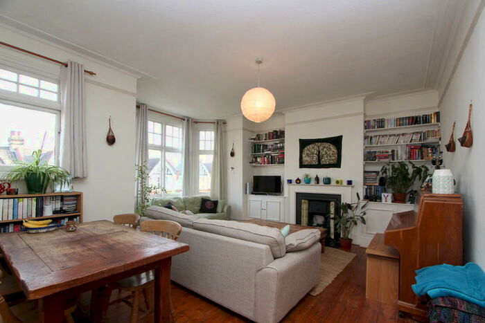 2 Bedroom Apartment To Rent In Thirlmere Road, Muswell Hill, N10