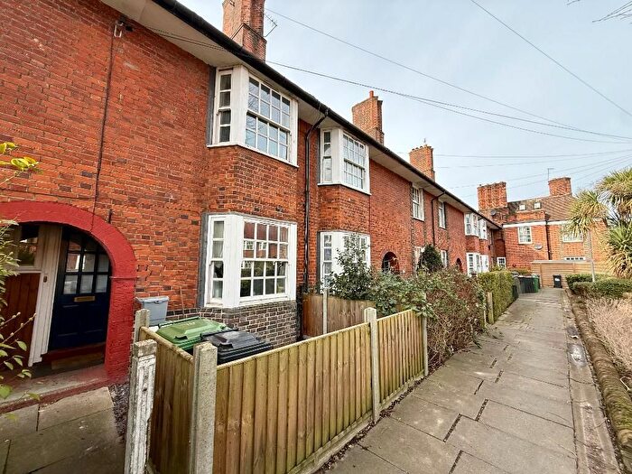 3 Bedroom Terraced House For Sale In Fitzneal Street, East Acton, London, W12