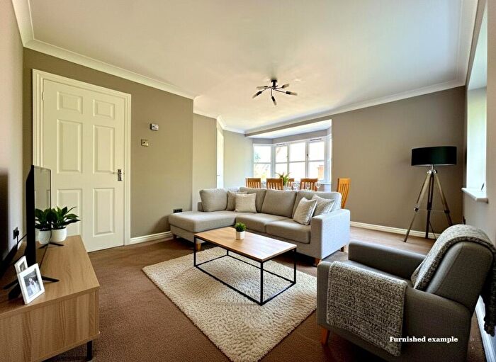 2 Bedroom Apartment For Sale In Bramble Tye, Noak Bridge, SS15