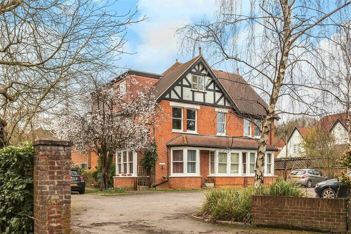 1 Bedroom Flat To Rent In Dukes Ride, Crowthorne, RG45