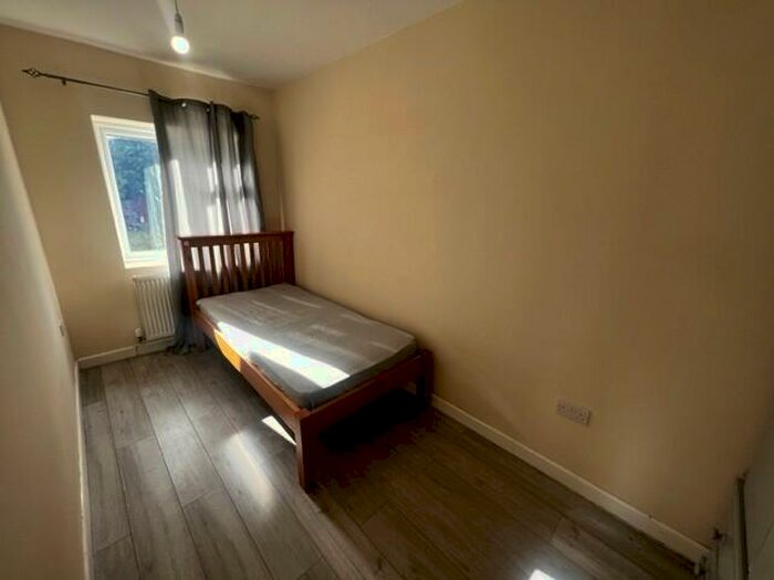 1 Bedroom Semi-Detached House To Rent In Edward Road, PE11