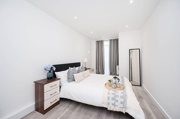 1 Bedroom Flat For Sale In Palmers Road, Bethnal Green, London, E2