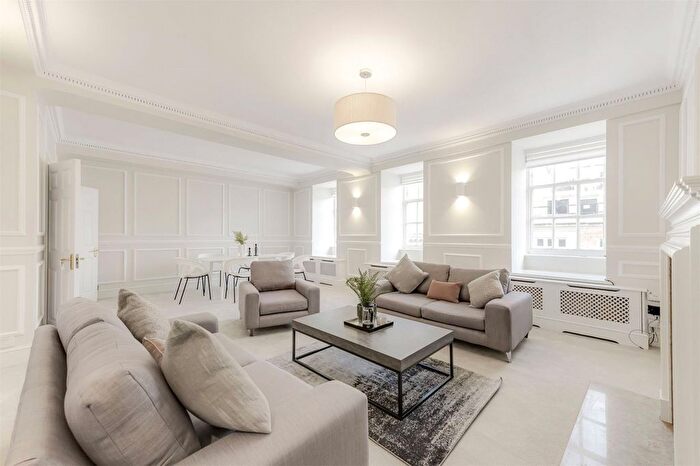 3 Bedroom Flat To Rent In Weymouth Street, London, W1W
