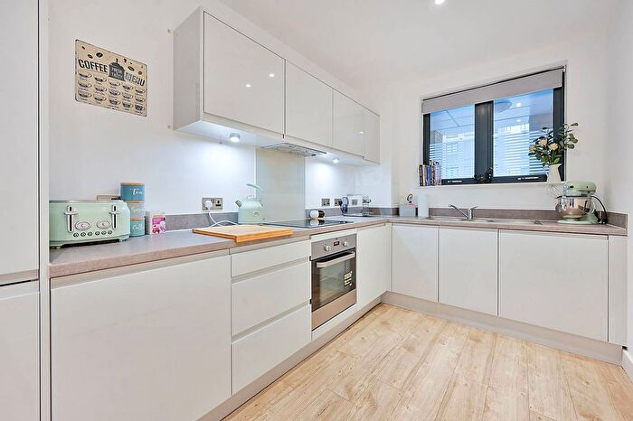 1 Bedroom Flat For Sale In Lakeside Drive, Park Royal, London, NW10
