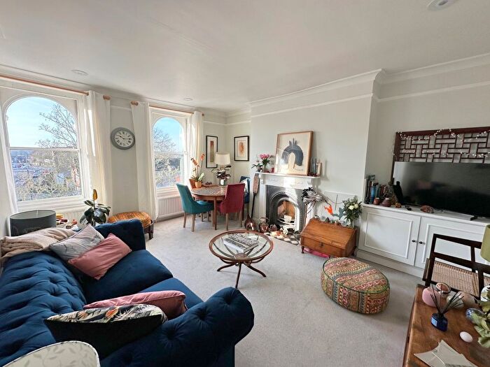 2 Bedroom Flat For Sale In Osborne Road, Windsor, Berkshire, SL4