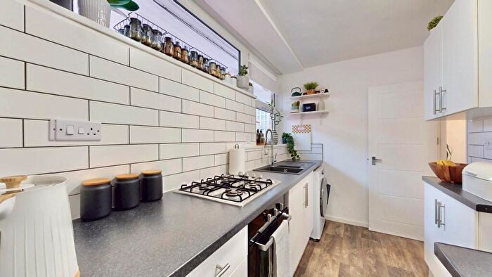 1 Bedroom Apartment For Sale In Edmonton House, Canada Water, London, SE16