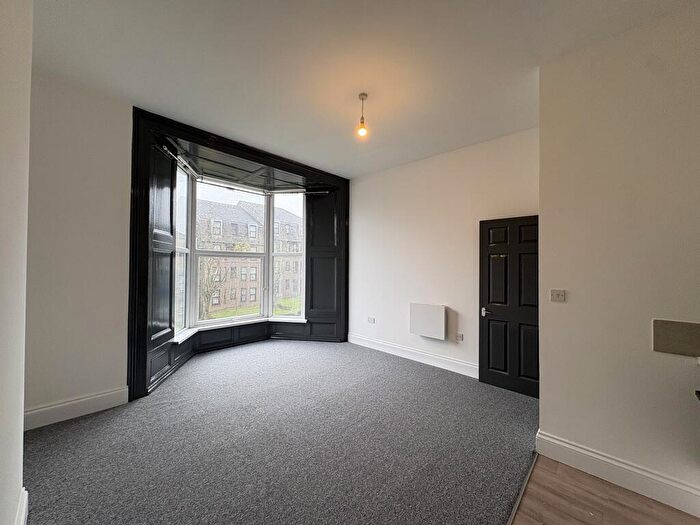 2 Bedroom Apartment To Rent In / Woodland Terrace Flat, PL4